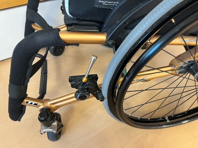 車椅子のトグル式ブレーキ