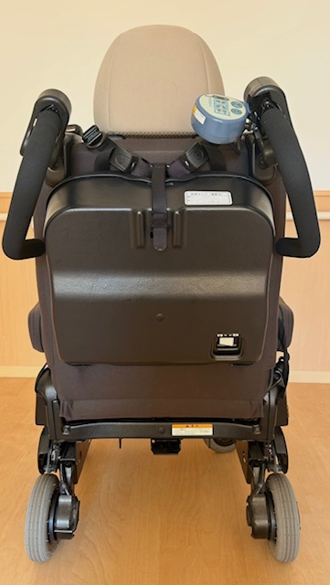 スペイド助手席電動車椅子 背面バッテリーカバー付き