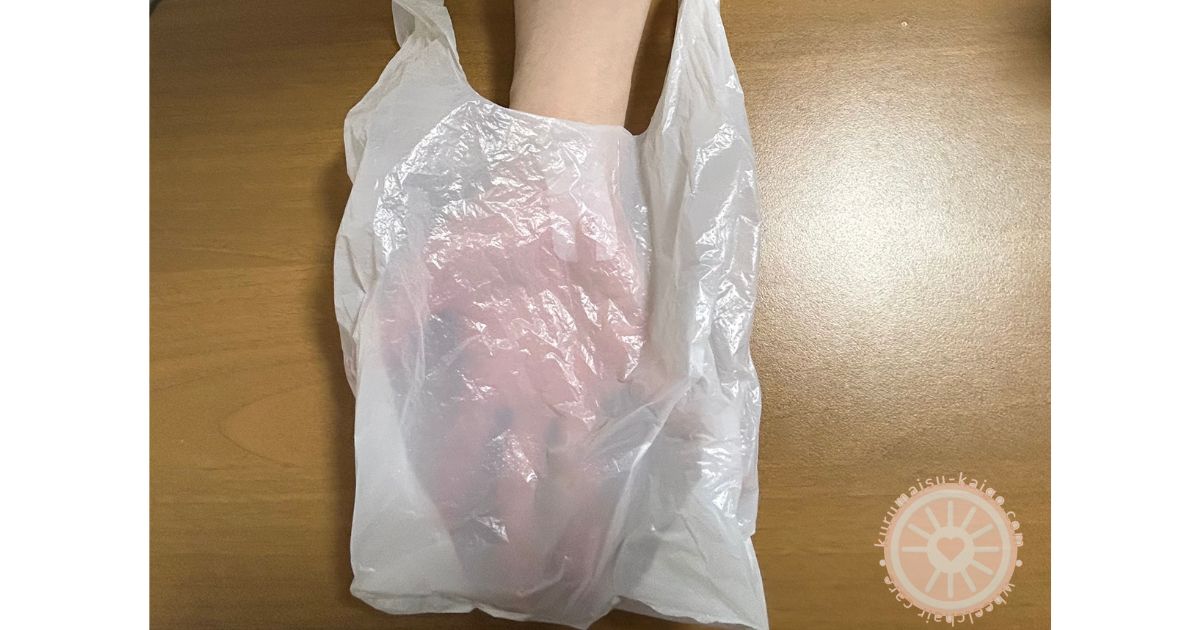 外出先で介助グローブの代用に使える持ち手付きの白いポリ袋