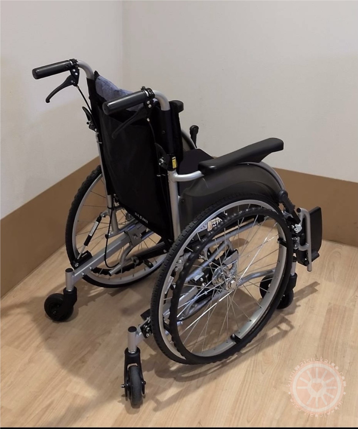 MiKi SKRシリーズの6輪車椅子